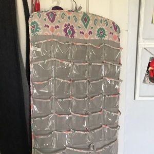 Hangable jewelry holder